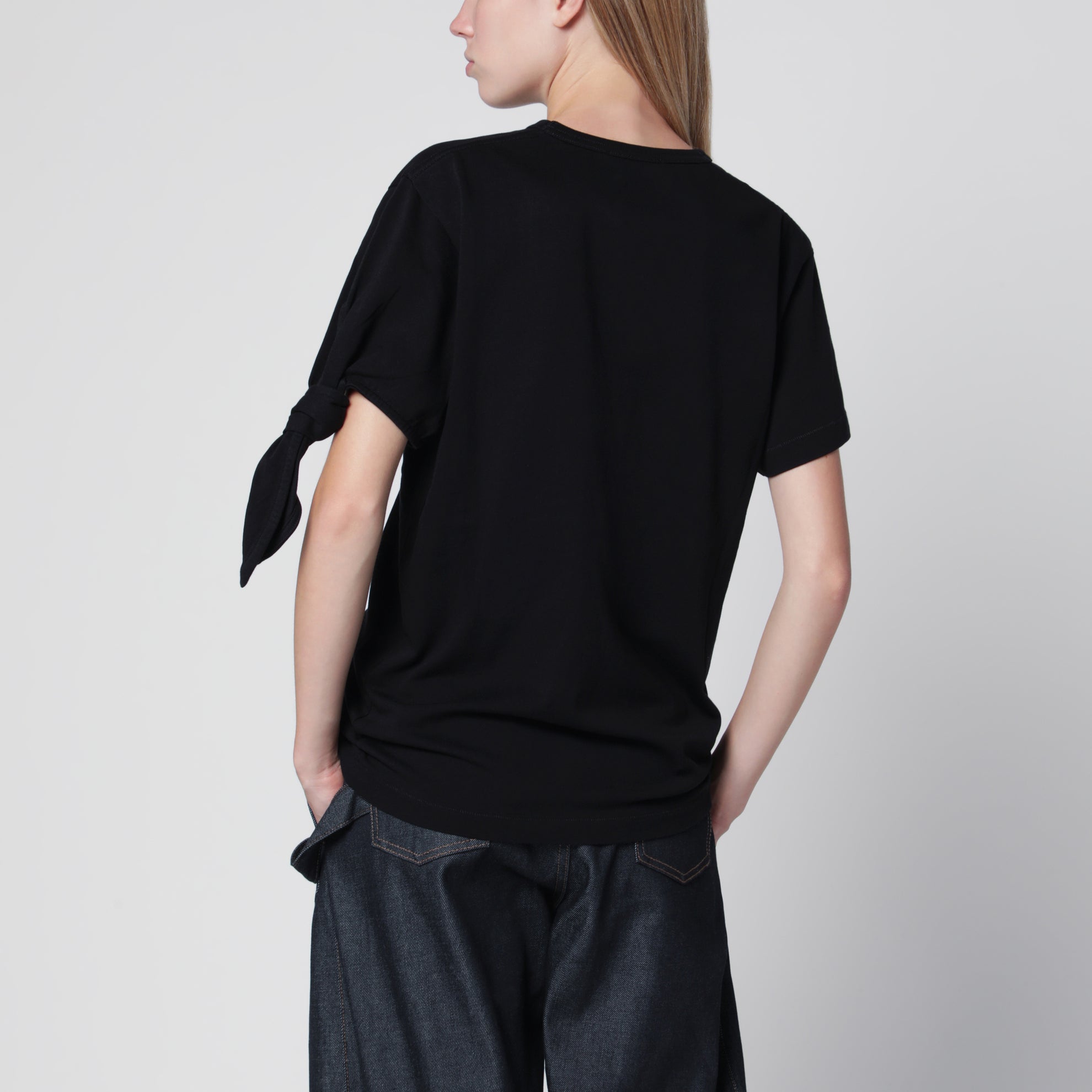T-shirt con maniche annodate in cotone nera