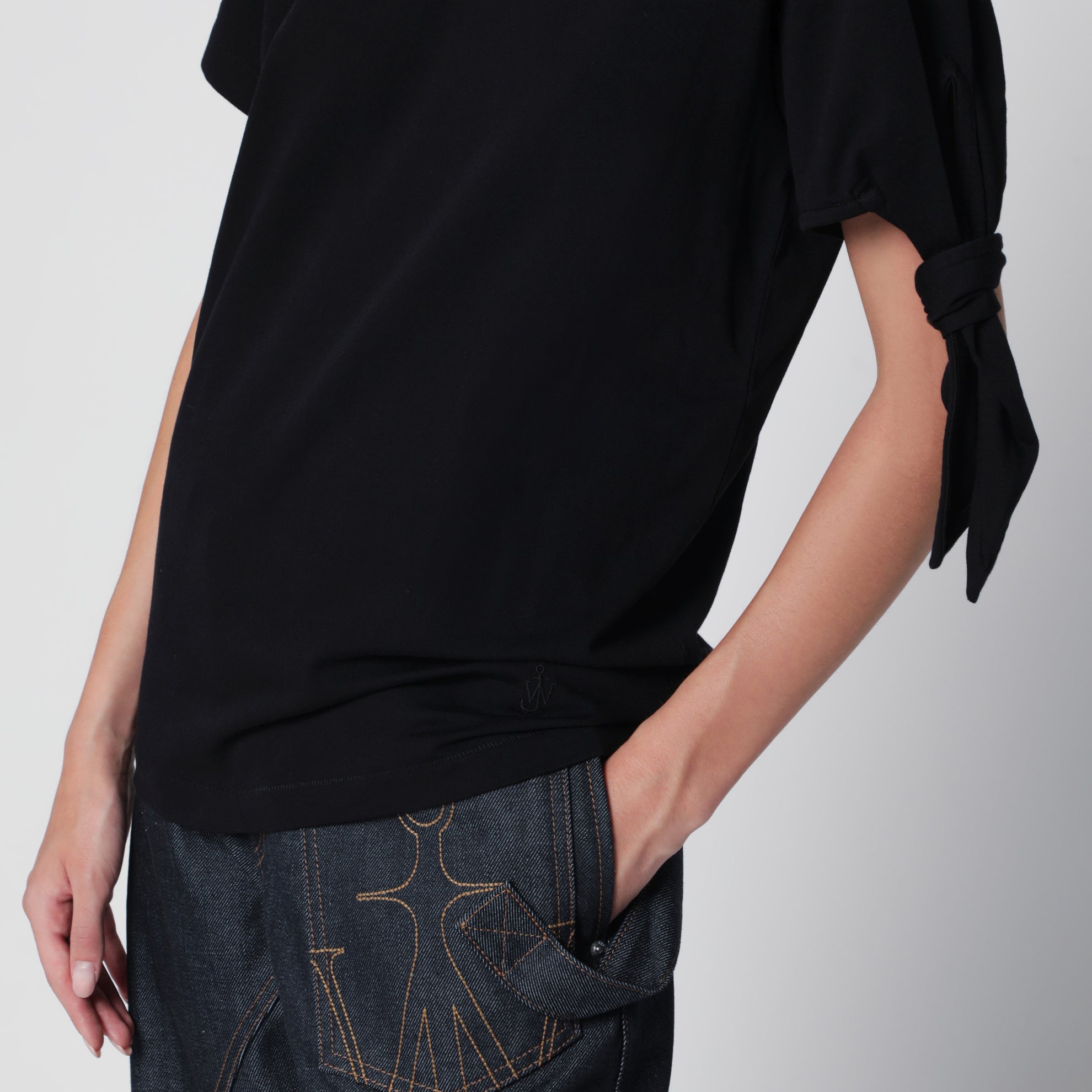 T-shirt con maniche annodate in cotone nera