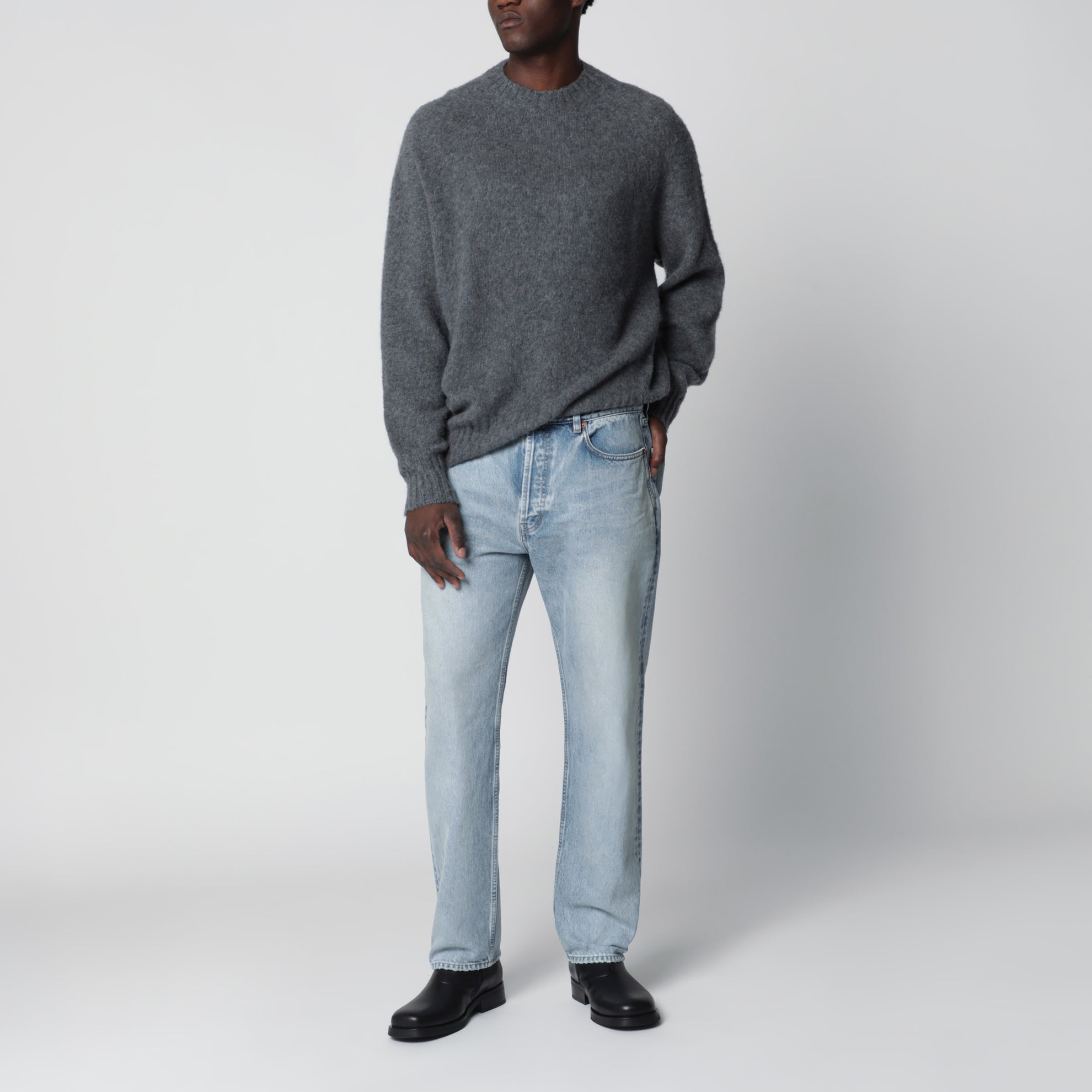 Kaschmirpullover mit Rundhals in Anthrazit