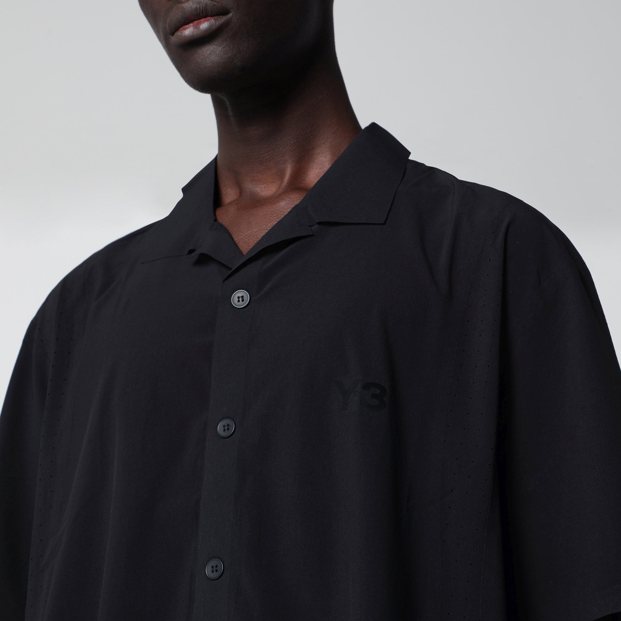 Ultralight Woven loose-fit shirt in black