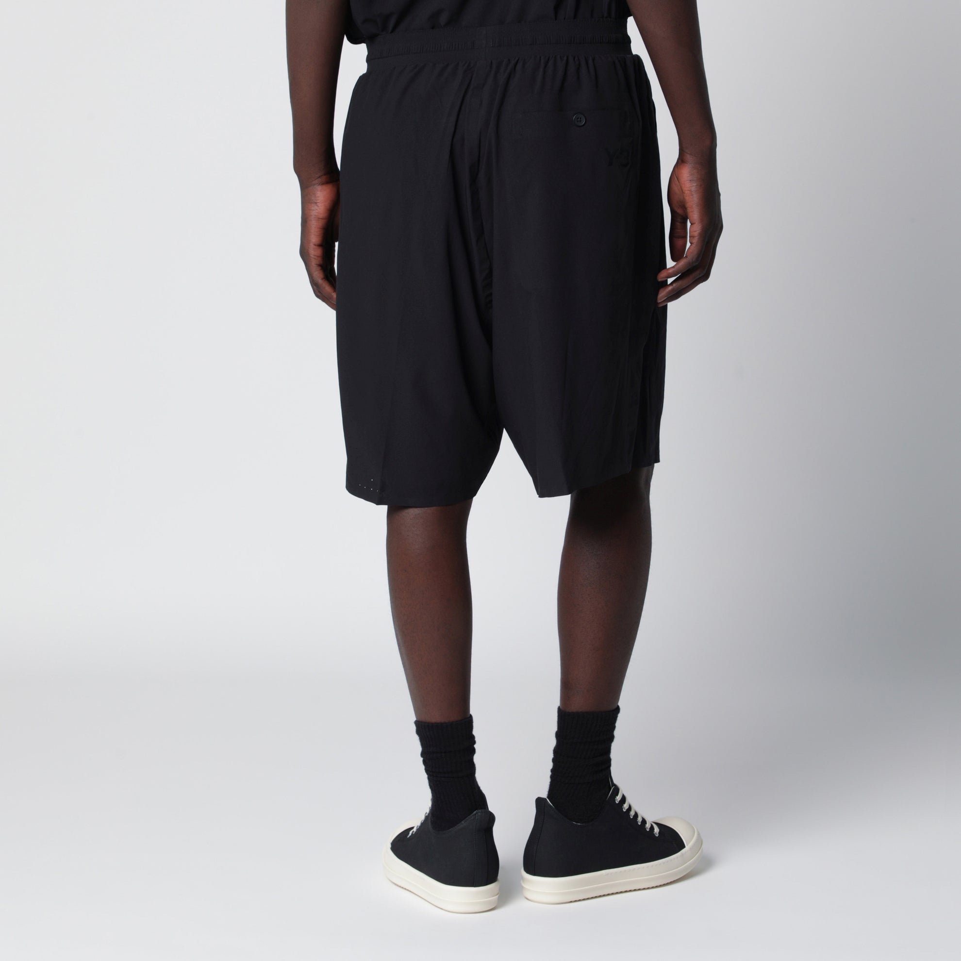 Ultralight stretch recycled-polyester Shorts in black