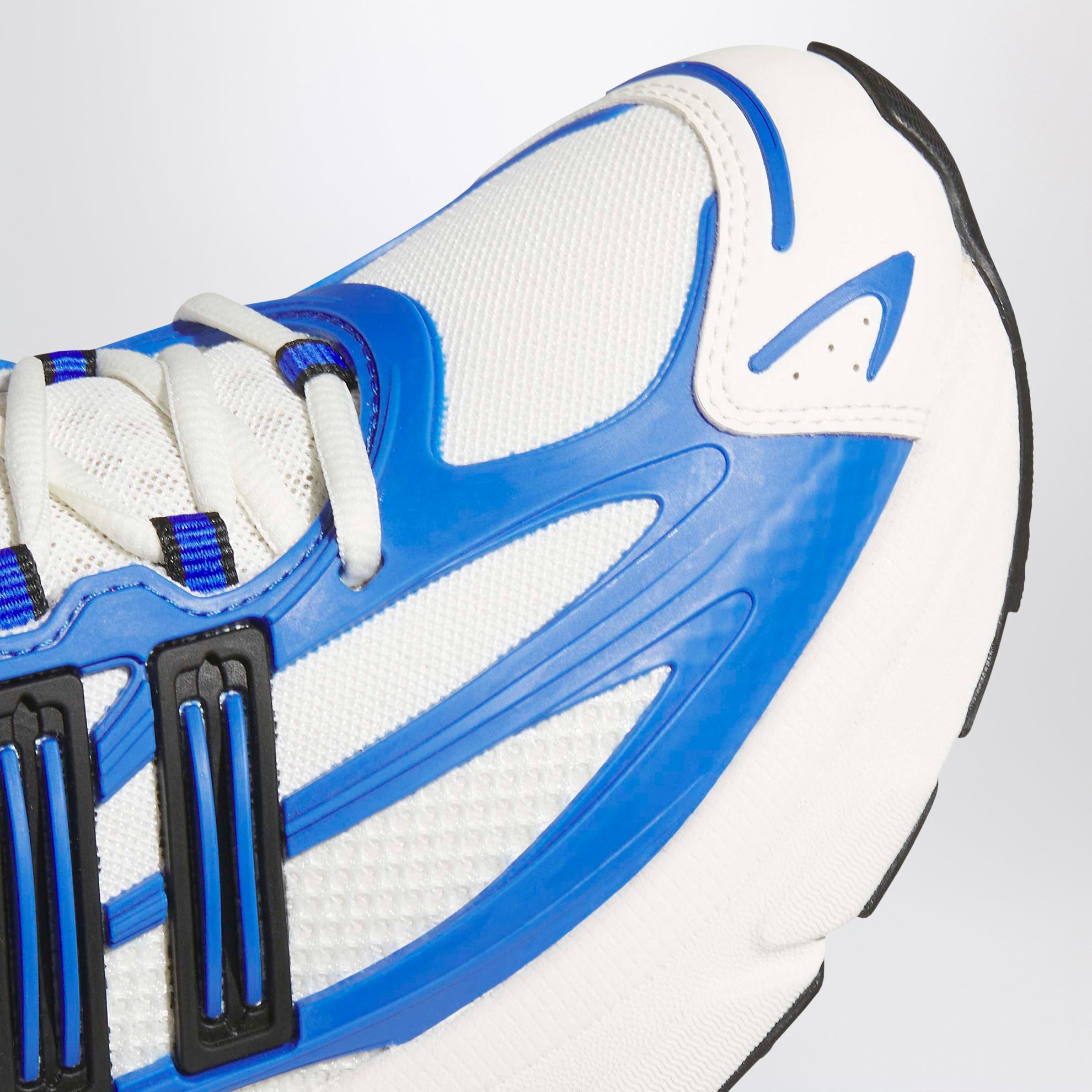 Adistar XLG 2.0 Sneakers in Hi-Res Blue / Core Black / Off White