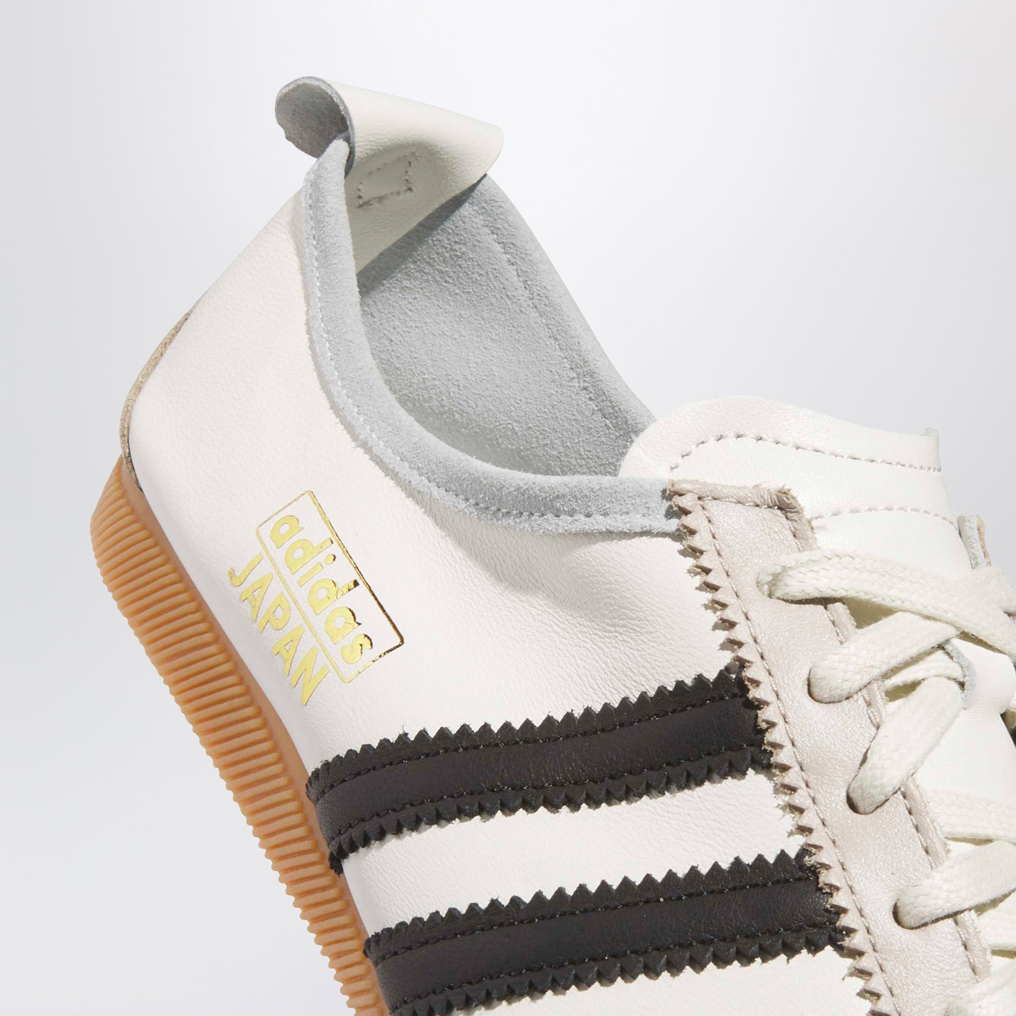 Sneaker Japan Off White/Core Black/Wonder Beige
