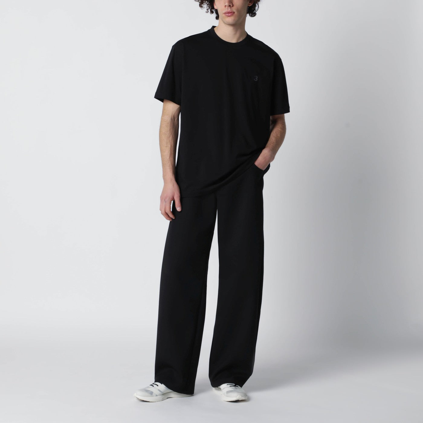 Schwarzes T-Shirt mit Logo