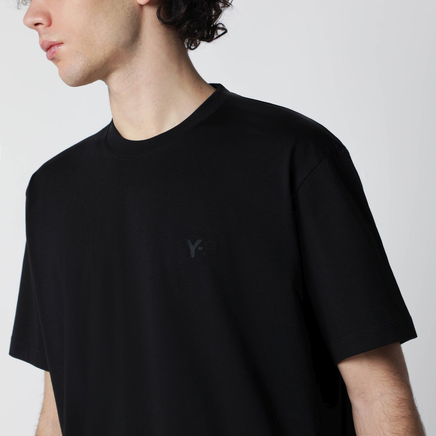 Schwarzes T-Shirt mit Logo