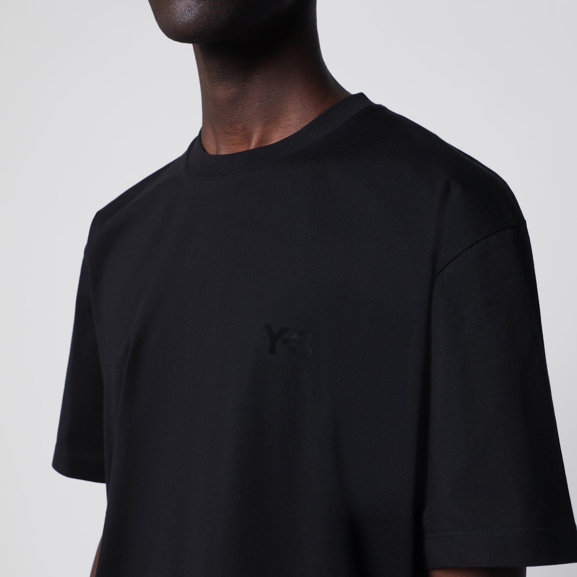 Schwarzes T-Shirt mit Logo