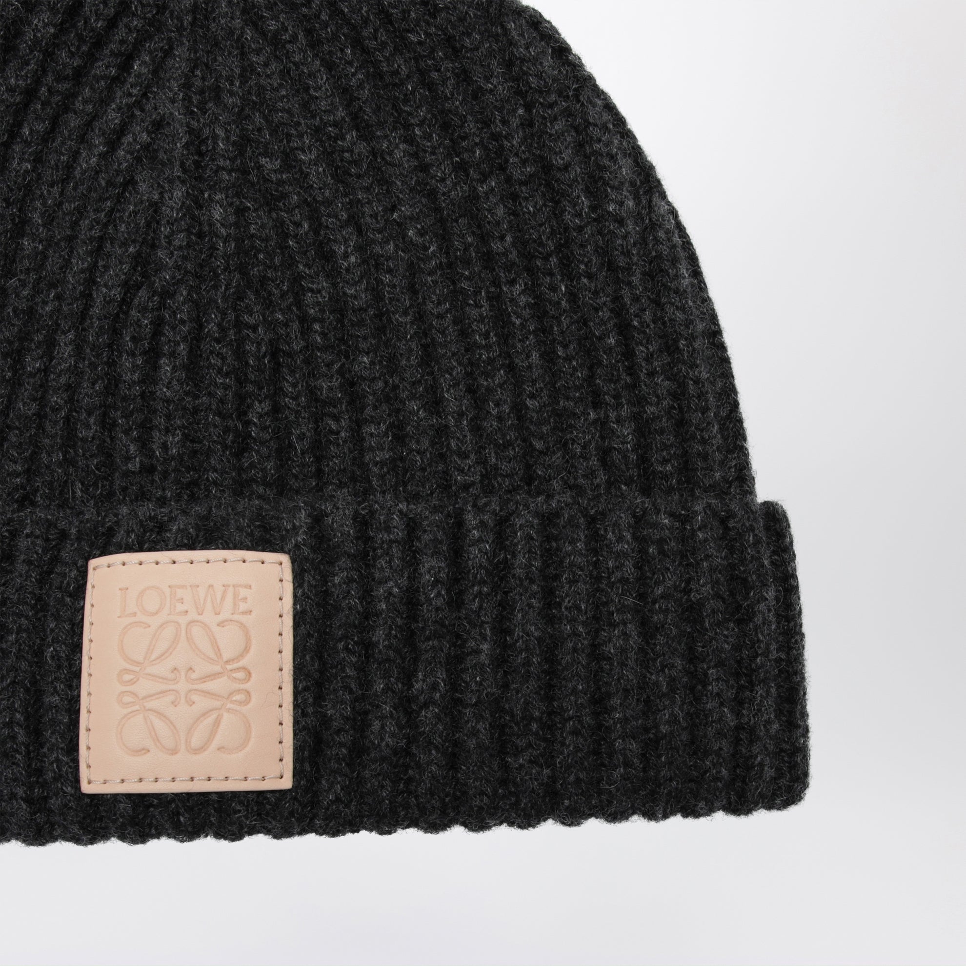 Black ribbed cashmere beanie