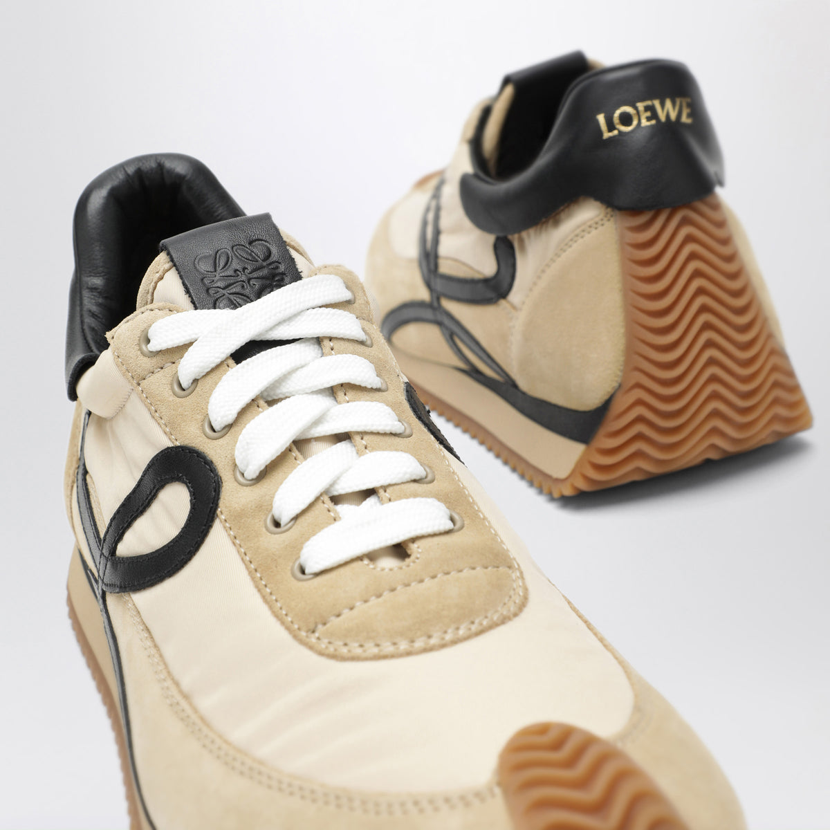 Flow Runner 2.0 Sneaker in Gold/Black