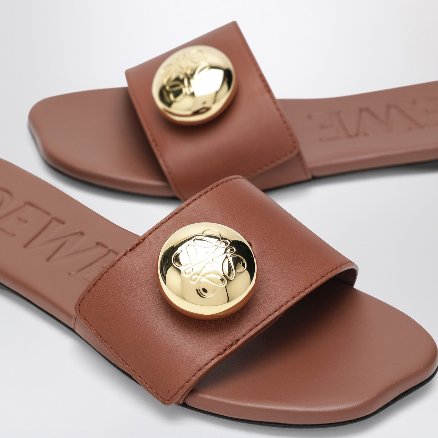 Slide Pebble color ruggine in pelle
