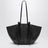 Borsa Large Mochi in pelle martellata nera