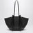 Borsa Large Mochi in pelle martellata nera