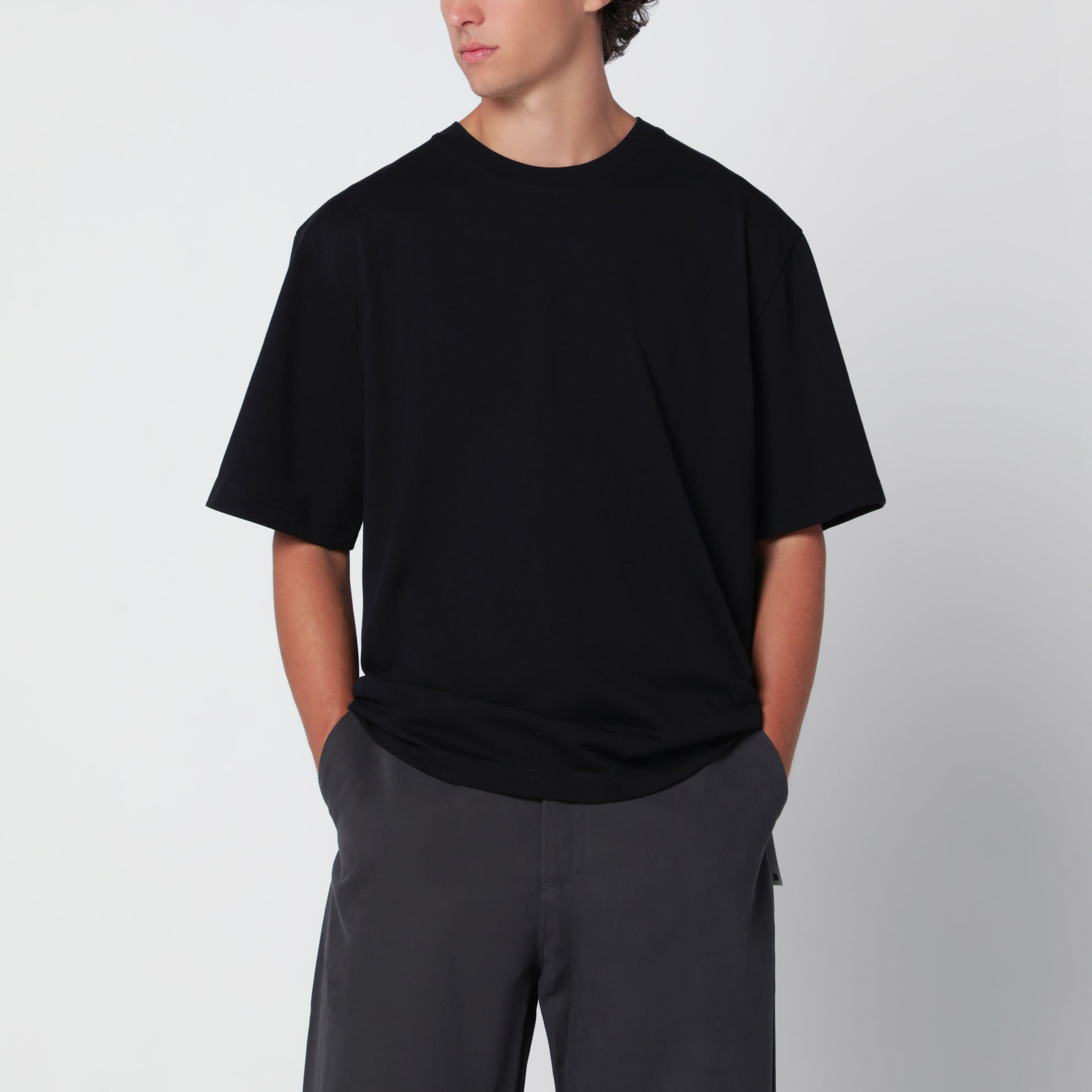 T-shirt Lay nera vestibilità boxy