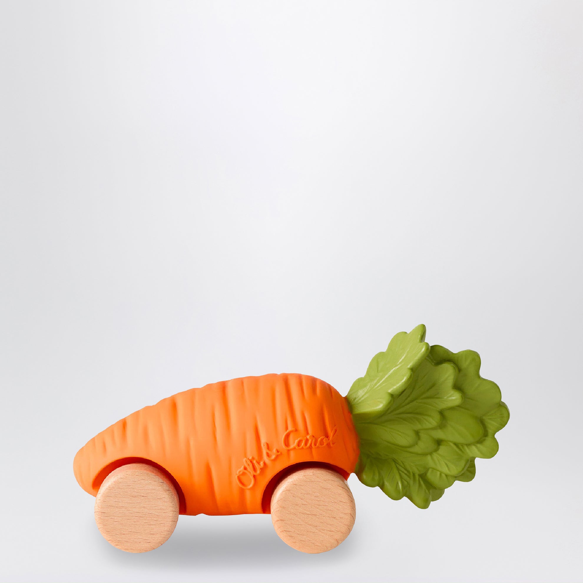 Macchinina giocattolo a forma di carota