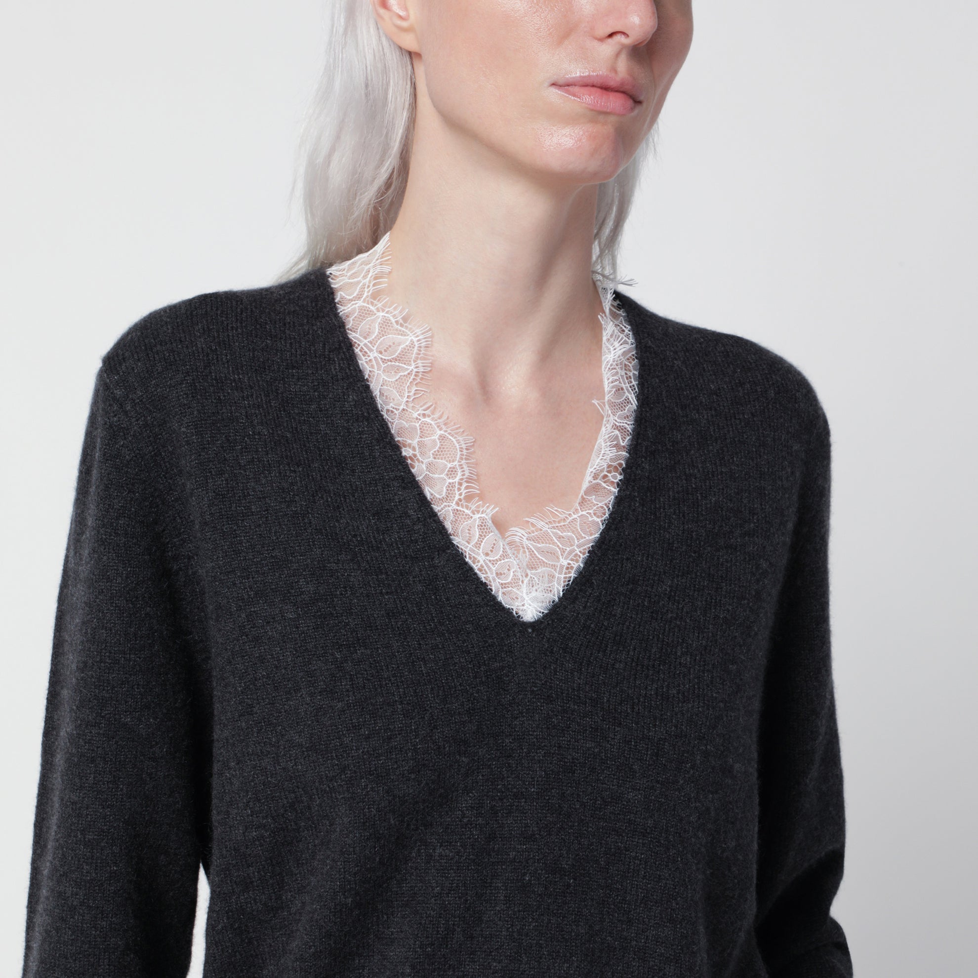 Maglione Leyla antracite in cashmere con pizzo