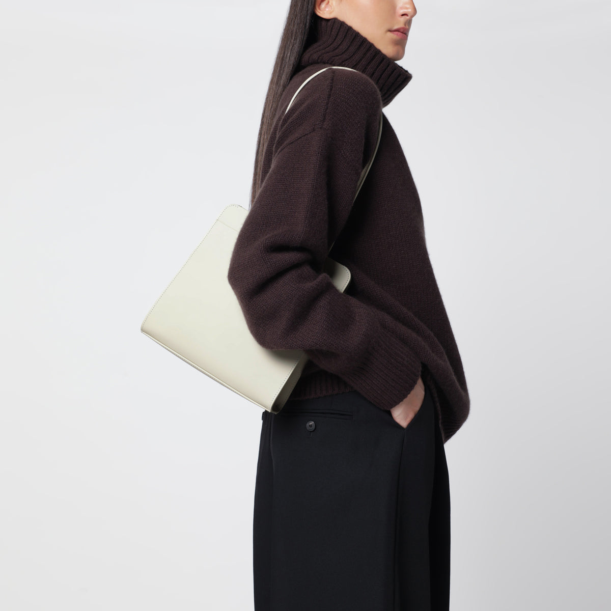 Ivory beige Lisse tote bag in brushed leather