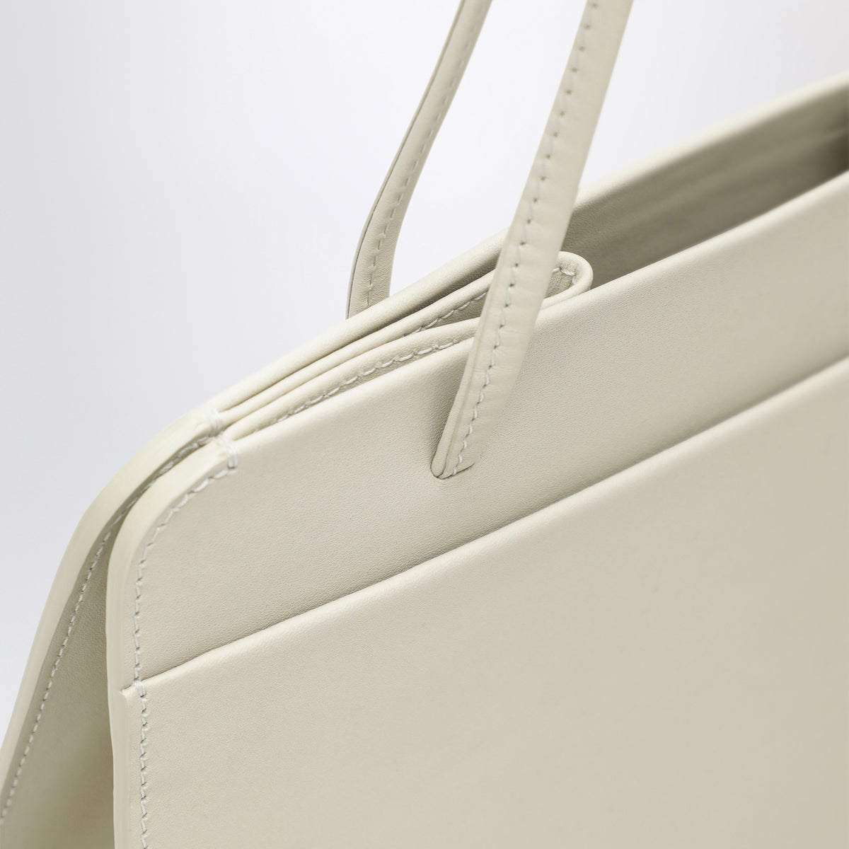 Ivory beige Lisse tote bag in brushed leather