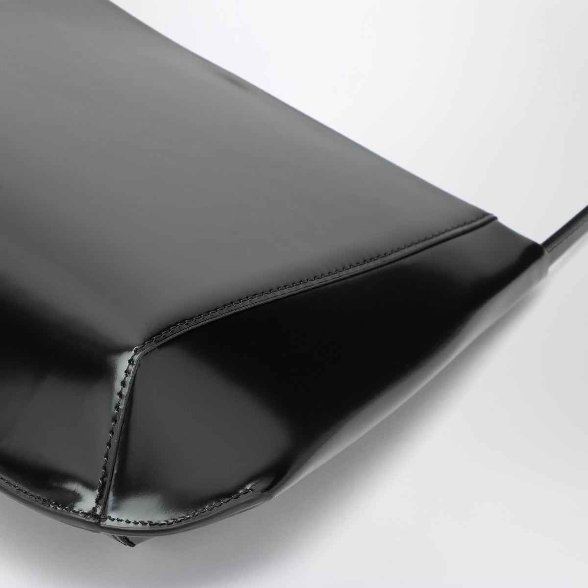 Borsa Loge nera in pelle spazzolata