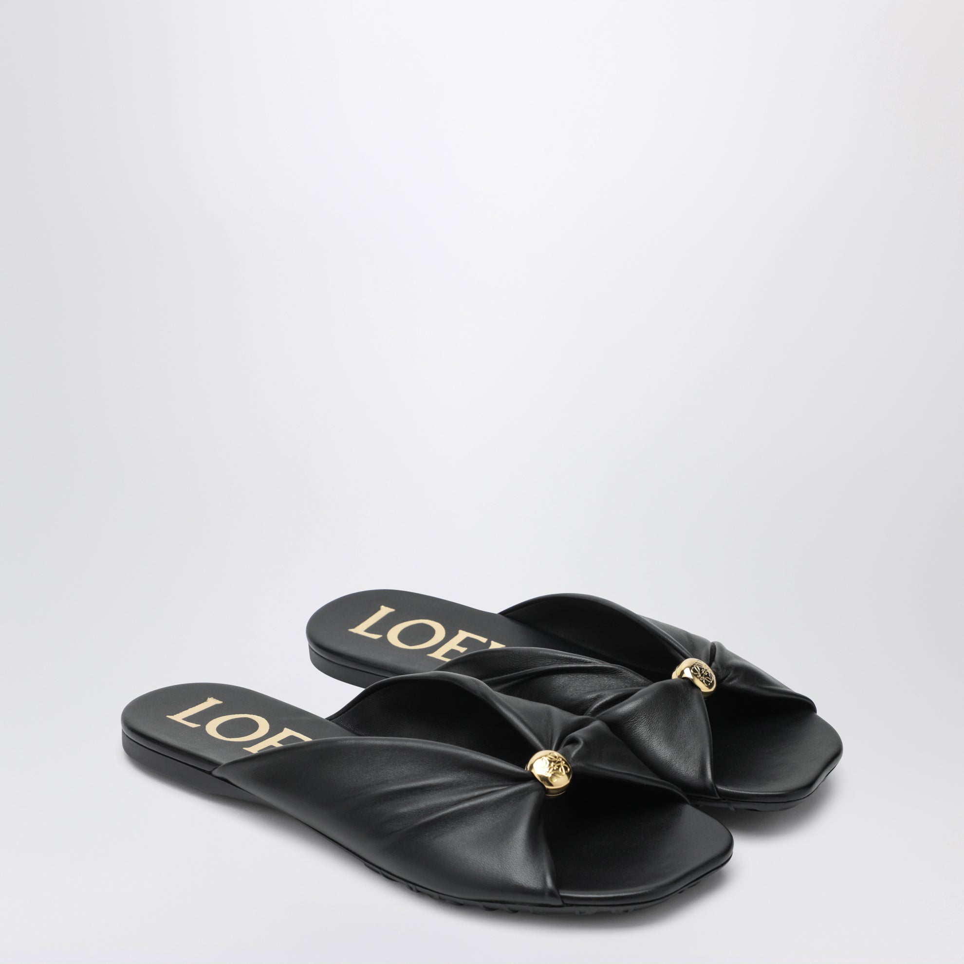 Slides Pebble Soft aus Lammnappa in Schwarz