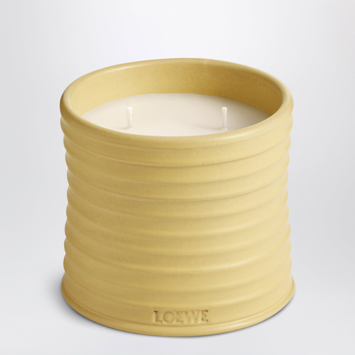 Medium honeysuckle-scented candle