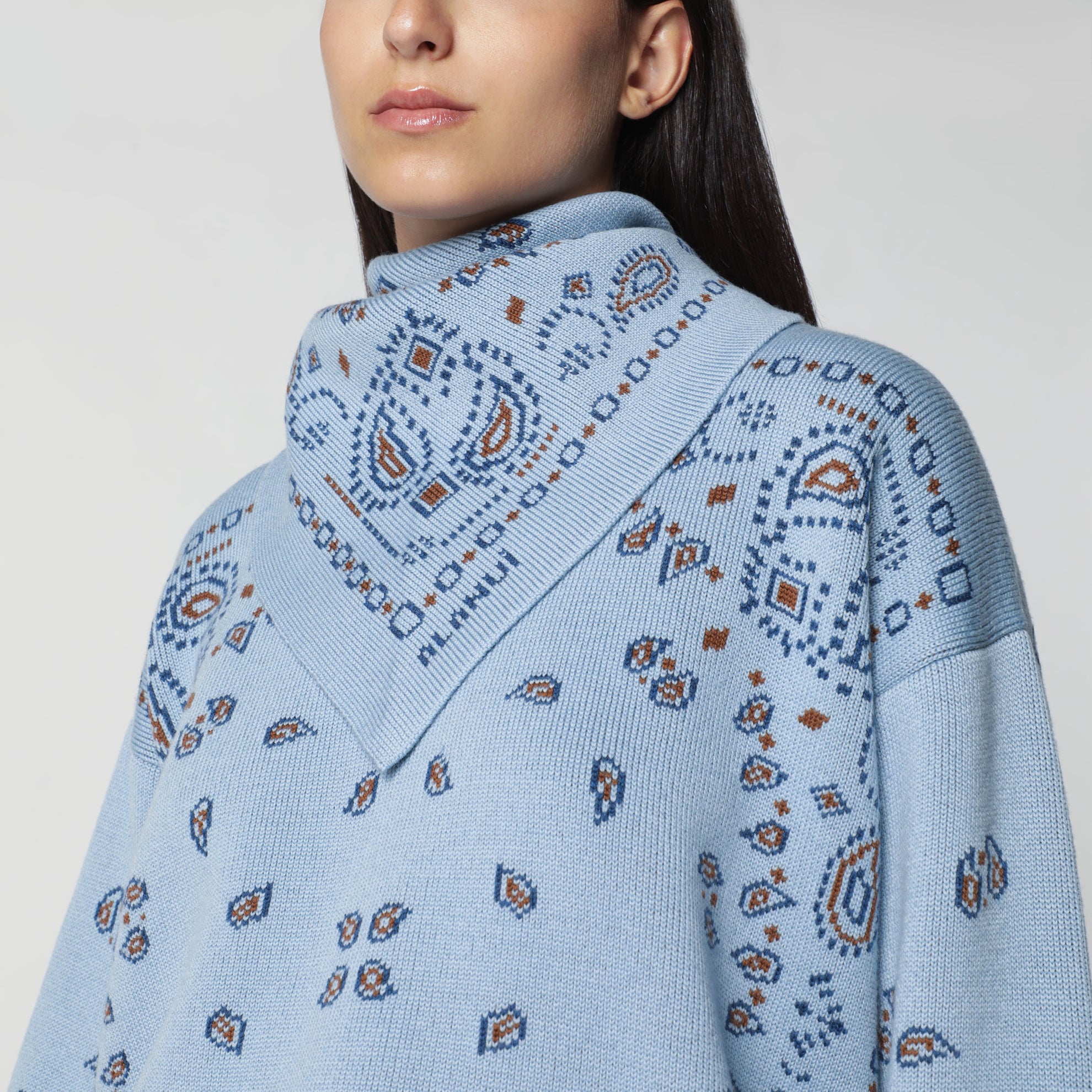 Maglione con motivo jacquard bandana azzurro