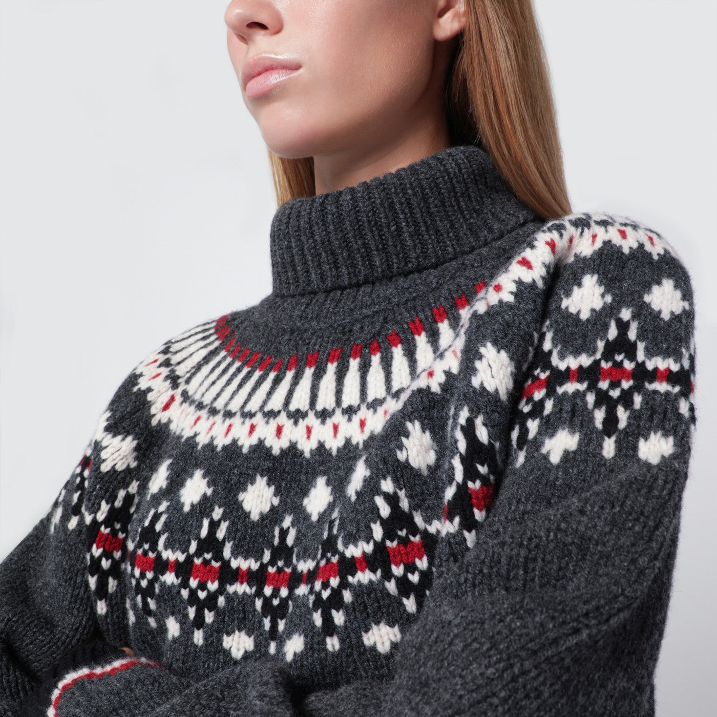 Grauer Rollkragenpullover mit Fair-Isle-Muster
