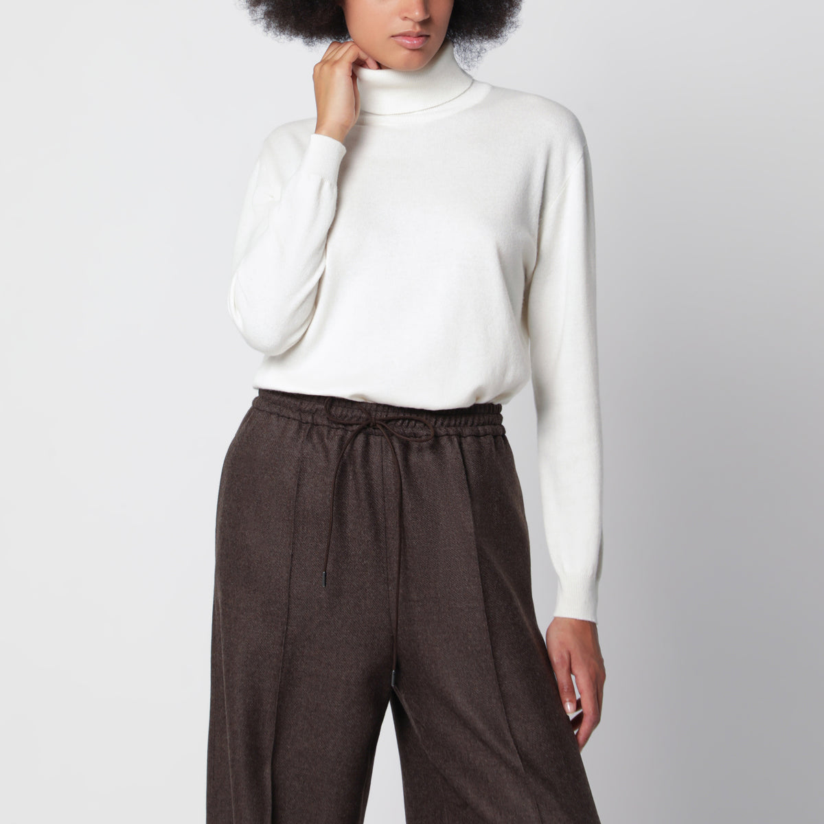 Maglia a collo alto bianca in cashmere