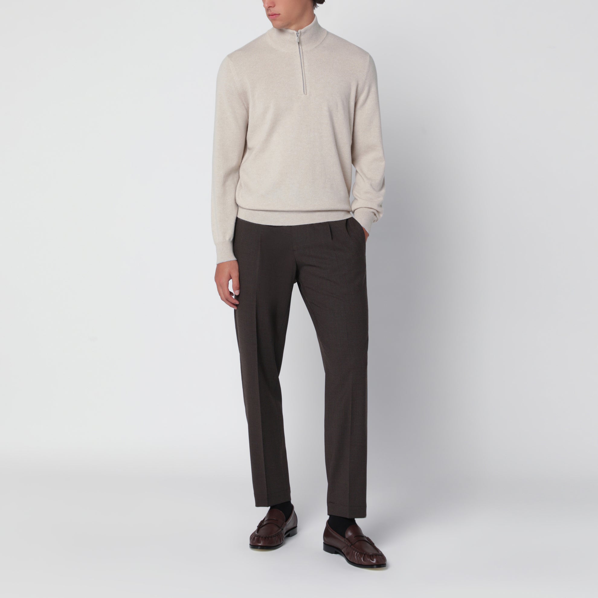 Sandfarbener Rollkragenpullover aus Kaschmir mit Zip