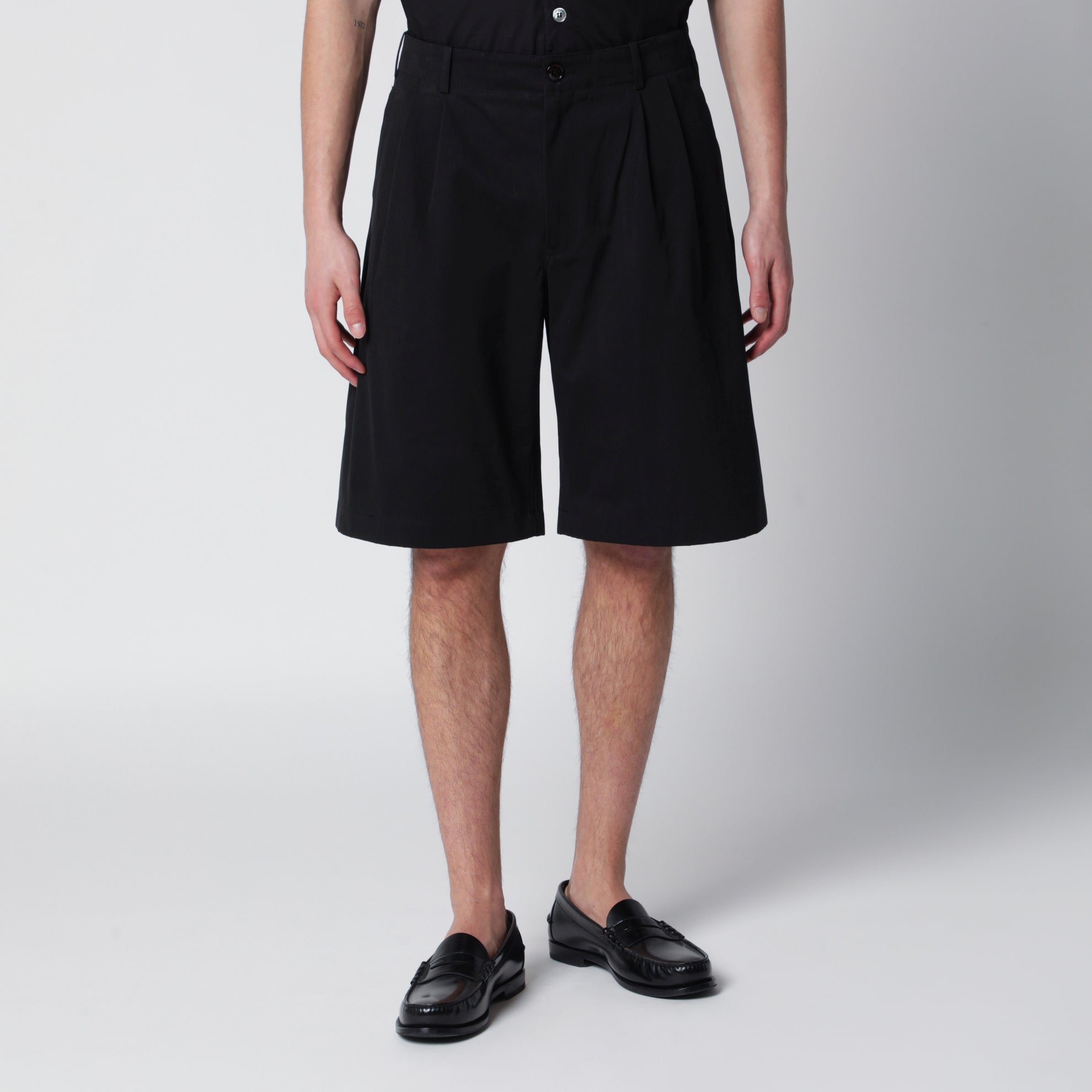 Ponte relaxed-fit shorts in Italian cotton micro canvas in black