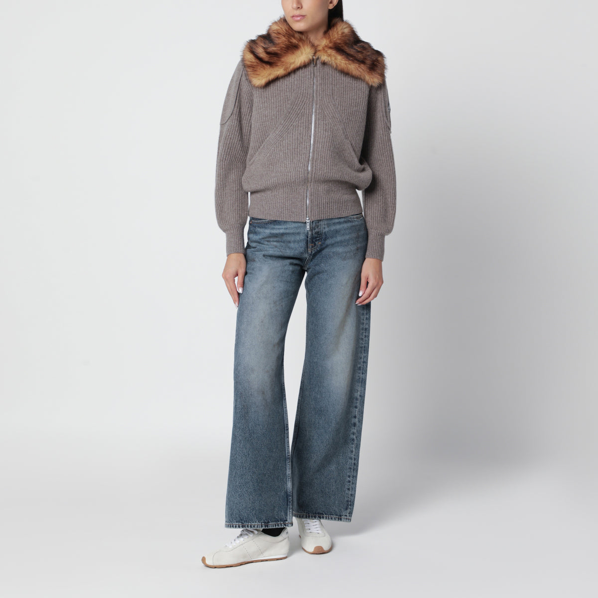 Cardigan grigio in lana con collo in ecopelliccia