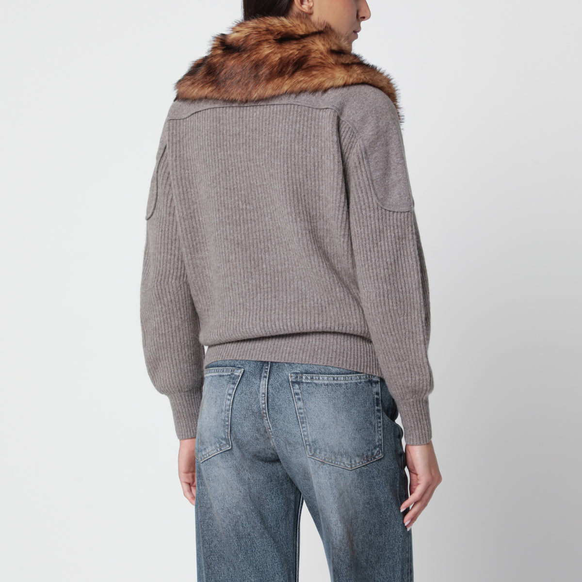 Cardigan grigio in lana con collo in ecopelliccia