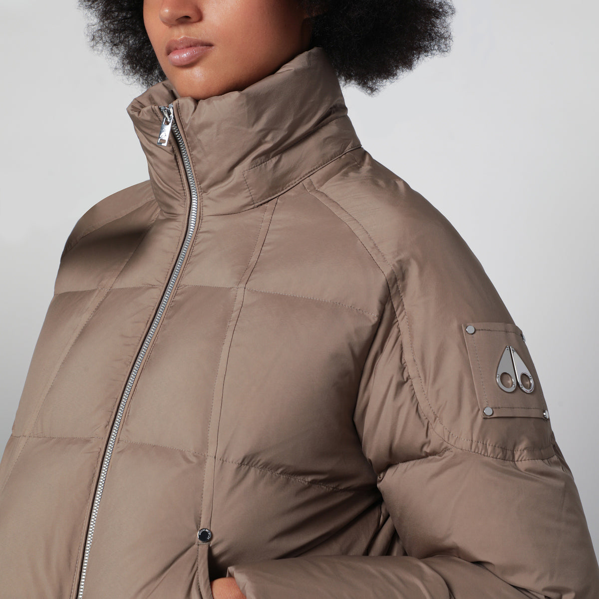 Everest Daunenjacke aus Nylon in Taupe Bronze