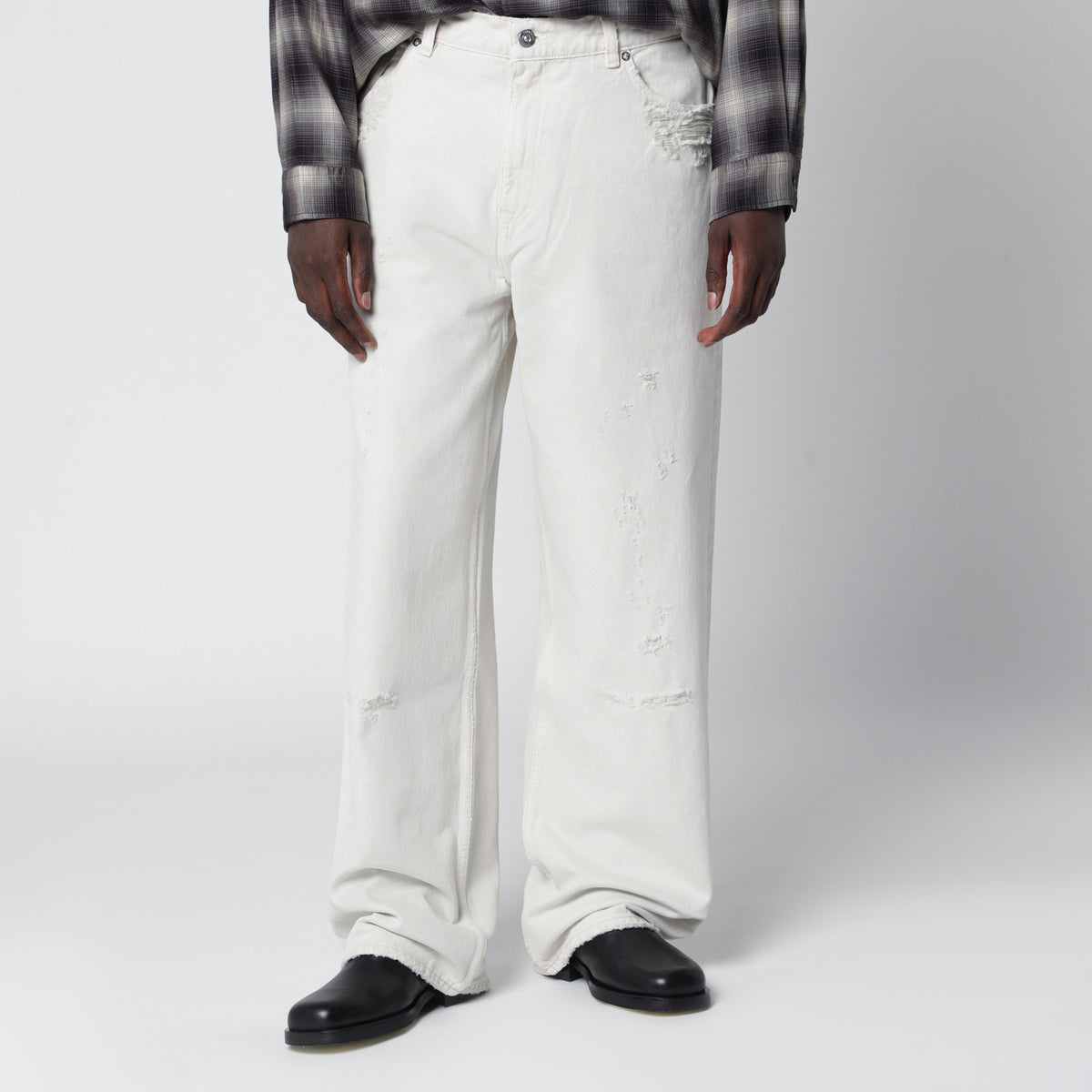 Chalk white wide-leg jeans with rips