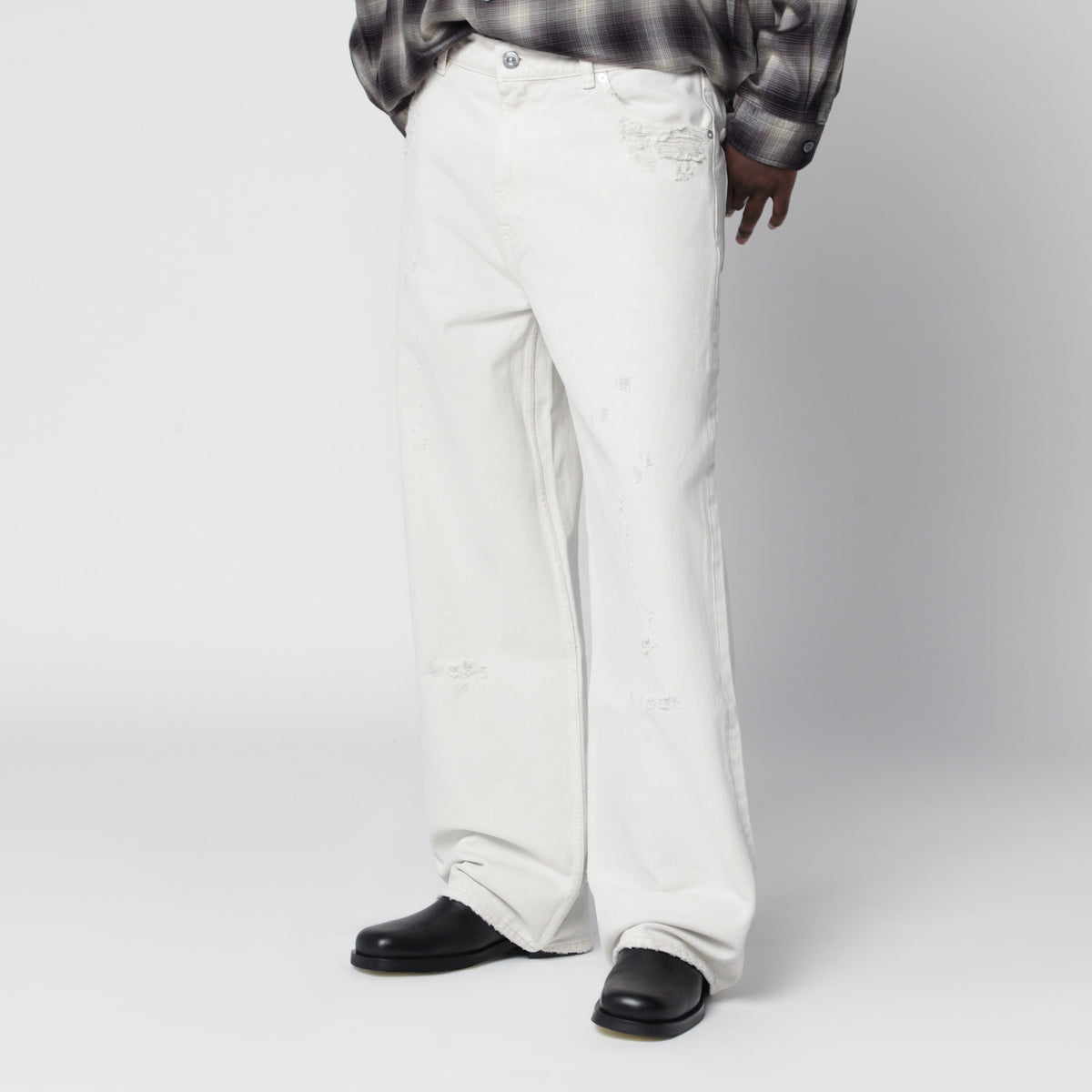 Chalk white wide-leg jeans with rips