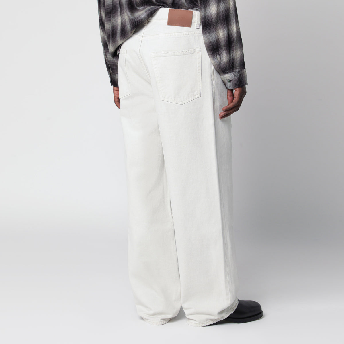 Chalk white wide-leg jeans with rips