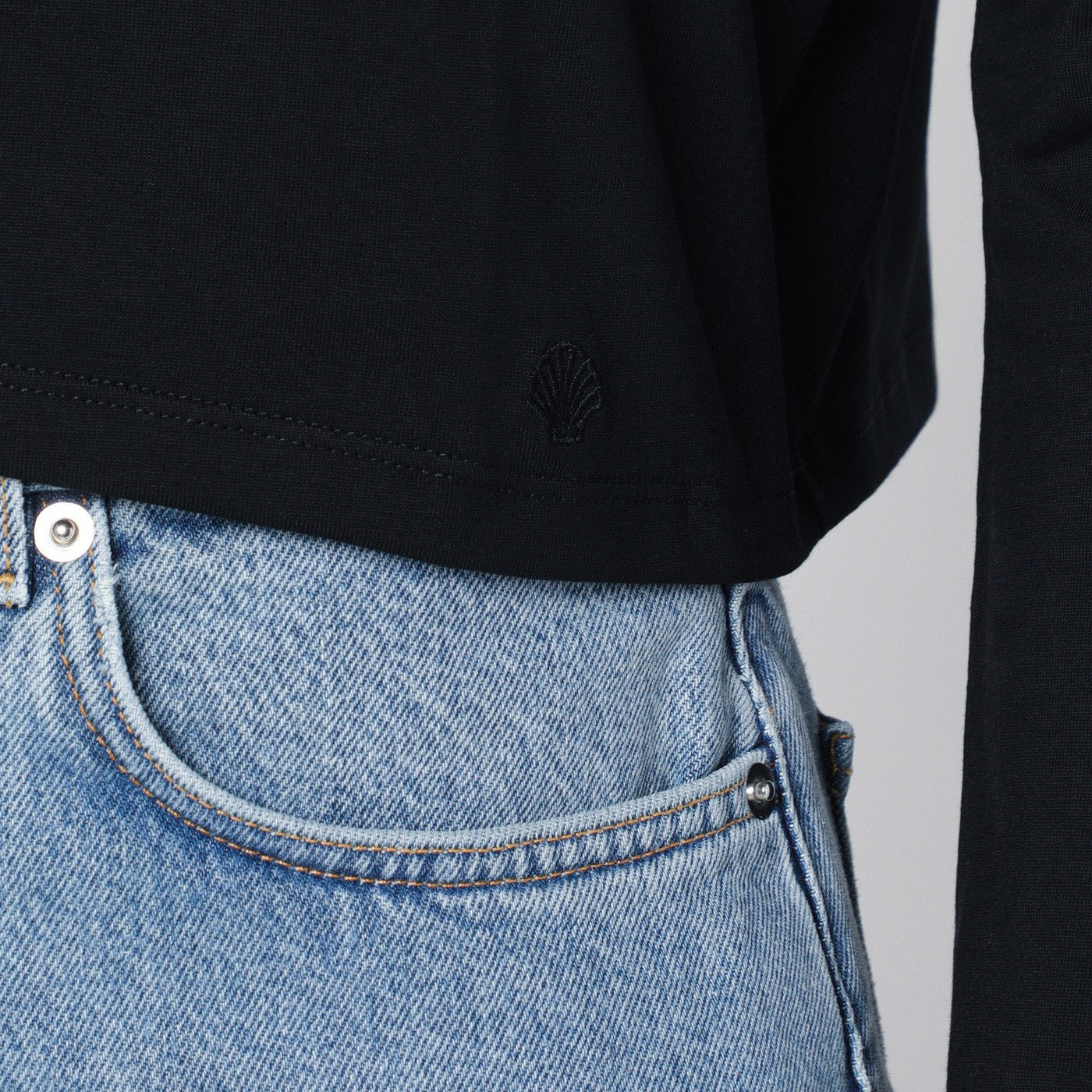Maglia girocollo nera in cotone