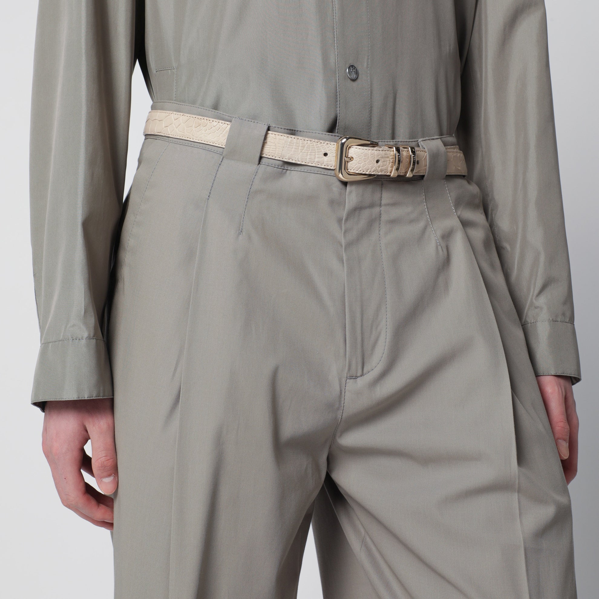 Beige alligator leather belt with silver buckle