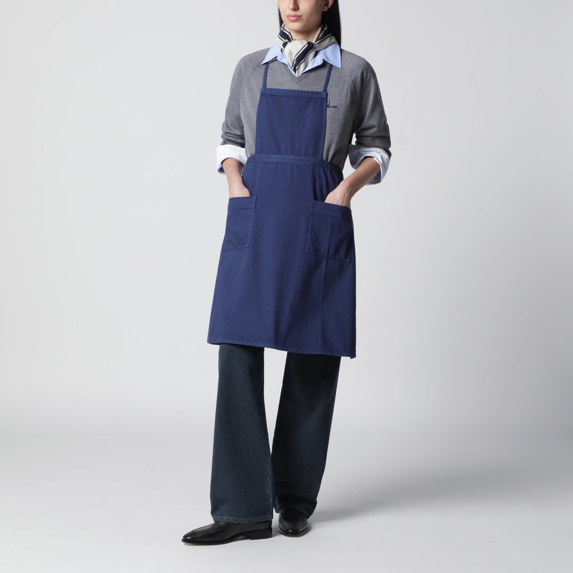 Grembiule tinto capo in gabardine di cotone blu