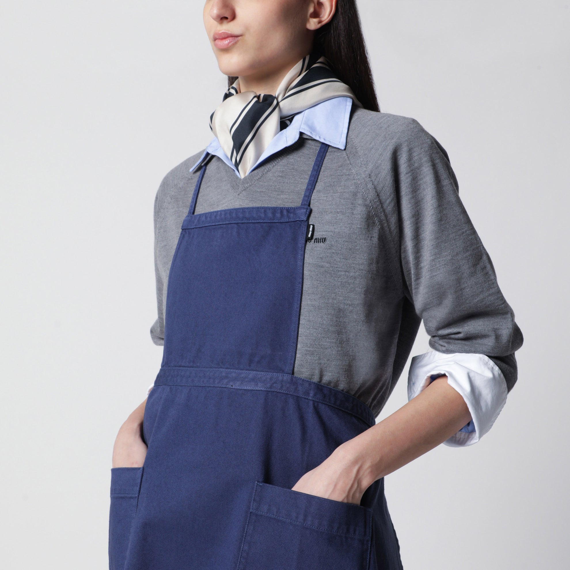 Grembiule tinto capo in gabardine di cotone blu