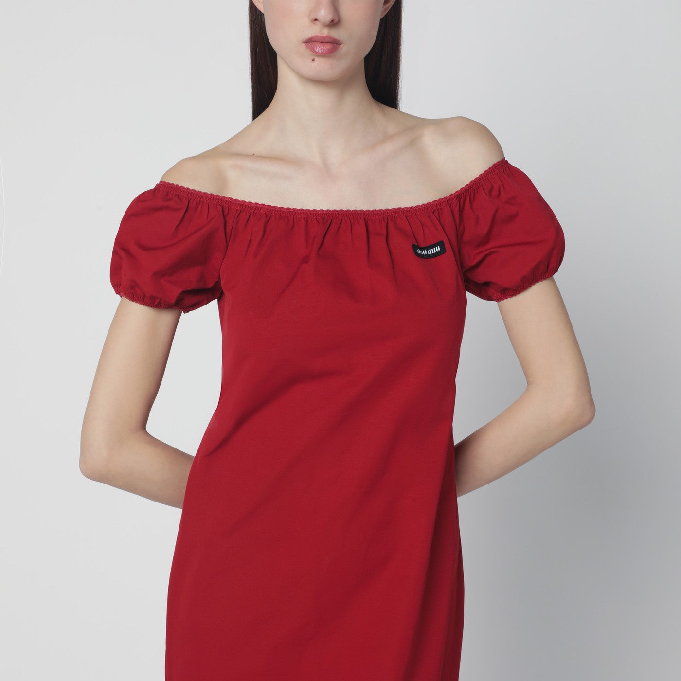 Robe midi épaules dénudées avec détail logo