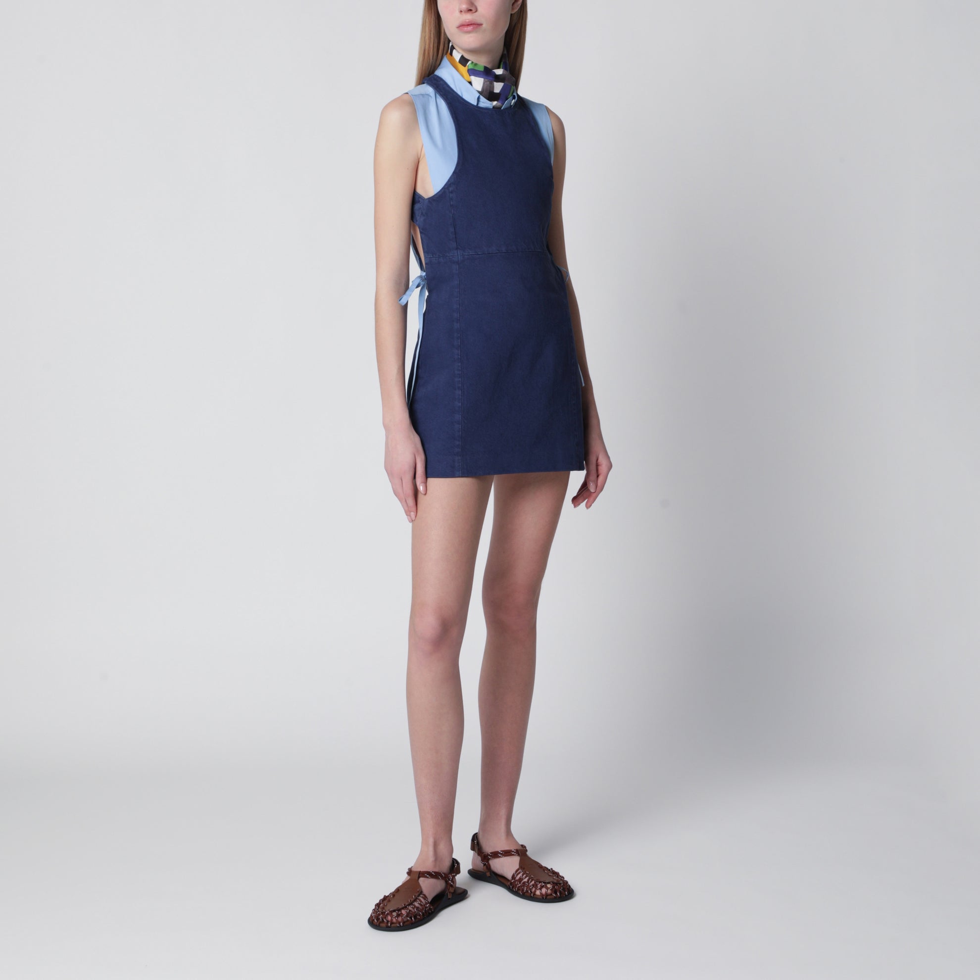 Kurzes Kleid in Tintenfarbe aus Gabardine