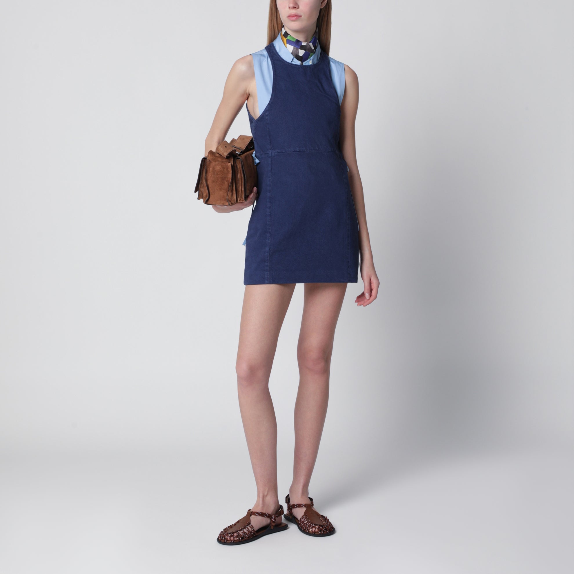 Kurzes Kleid in Tintenfarbe aus Gabardine