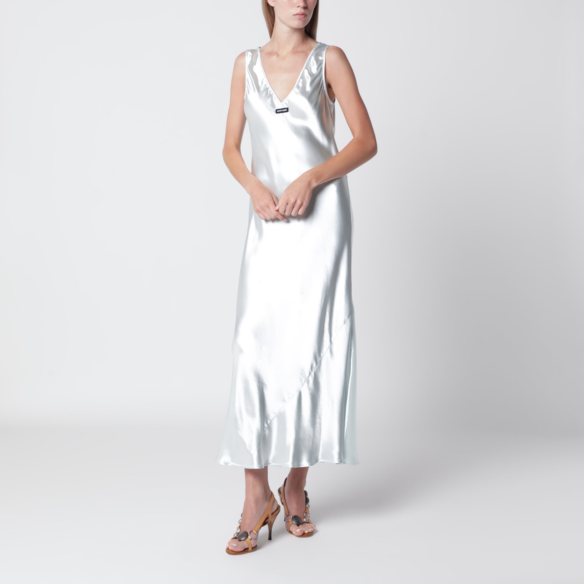 Kleid aus glänzender Viskose in Chlorophyllgrün