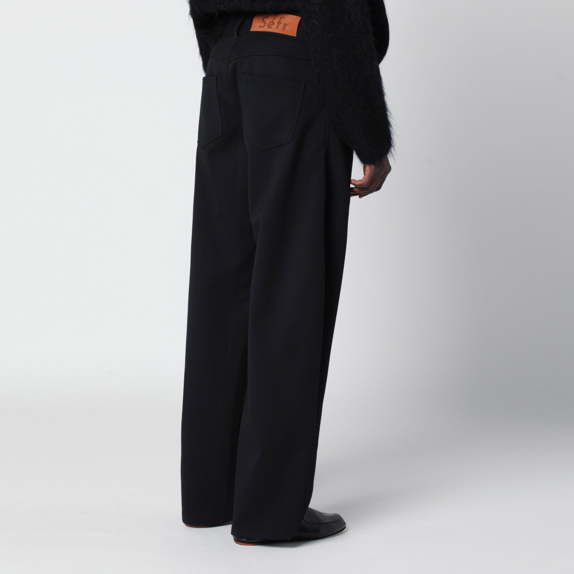 Oktai Hose schwarz aus Wollmischung
