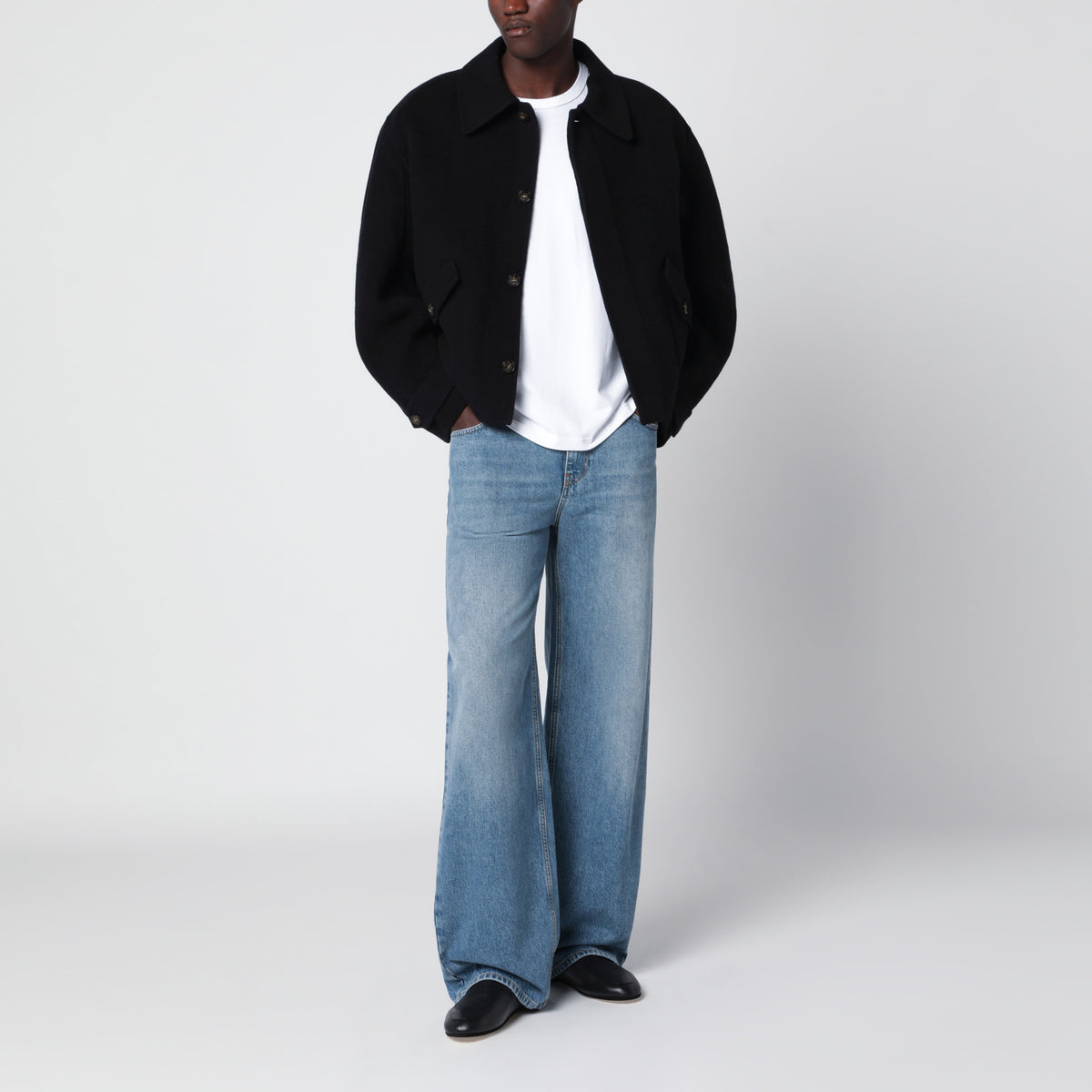 Hellblaue Jeans mit verwaschenem Effekt