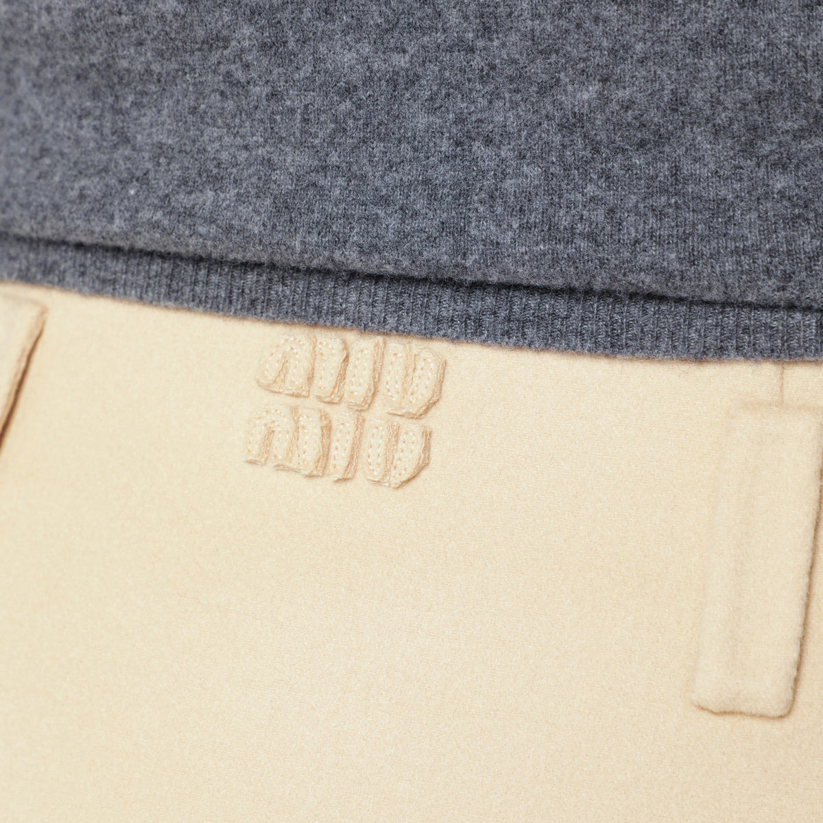 Mini-jupe couleur soja en laine et cachemire