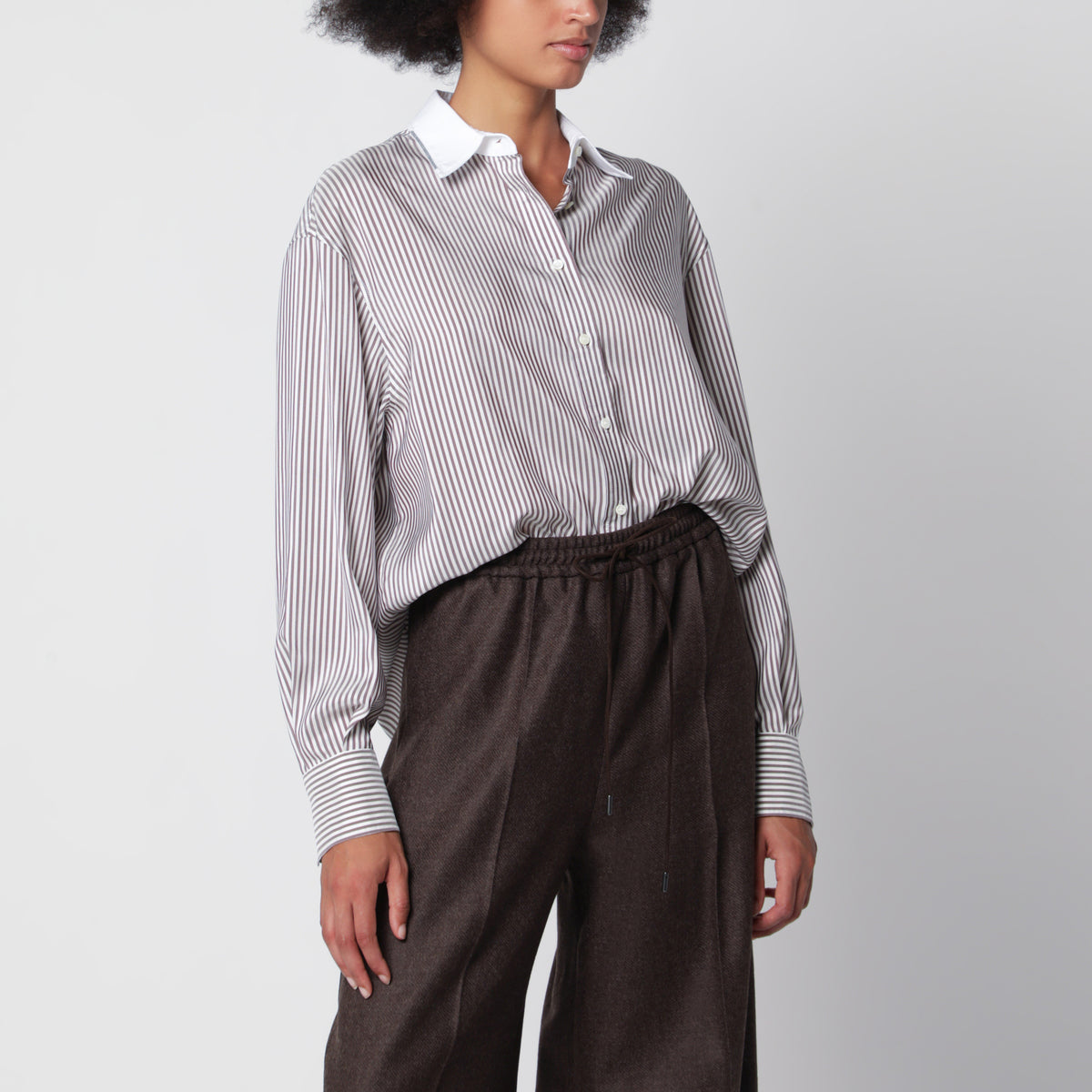 Camicia a righe bianca e cabernet in seta