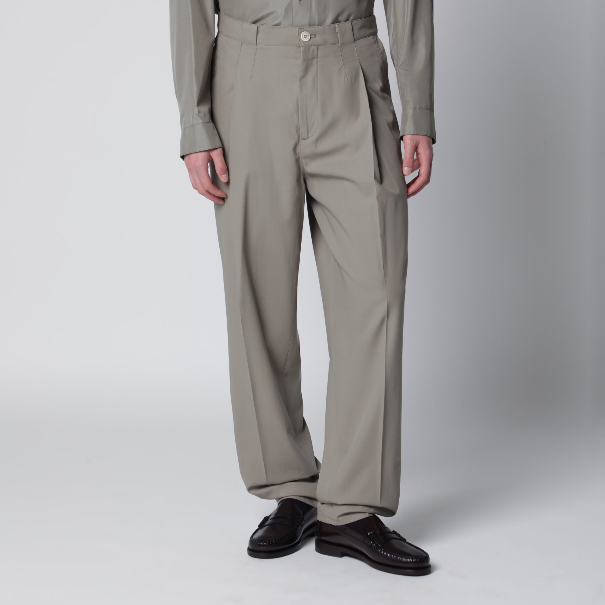 Pantaloni con pince in twill di cotone kaki