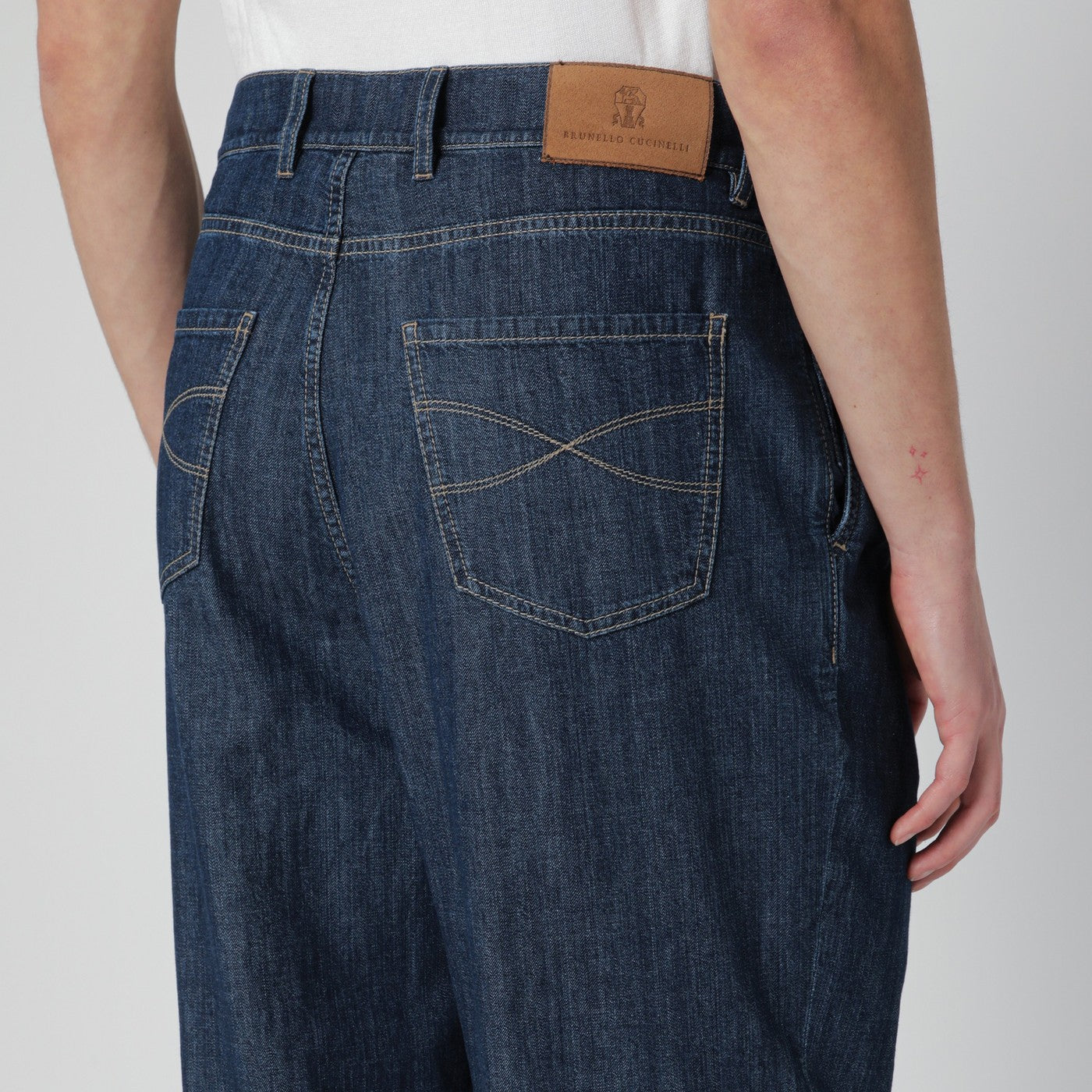 Blaue Slim-Jeans aus Denim mit Abnähern