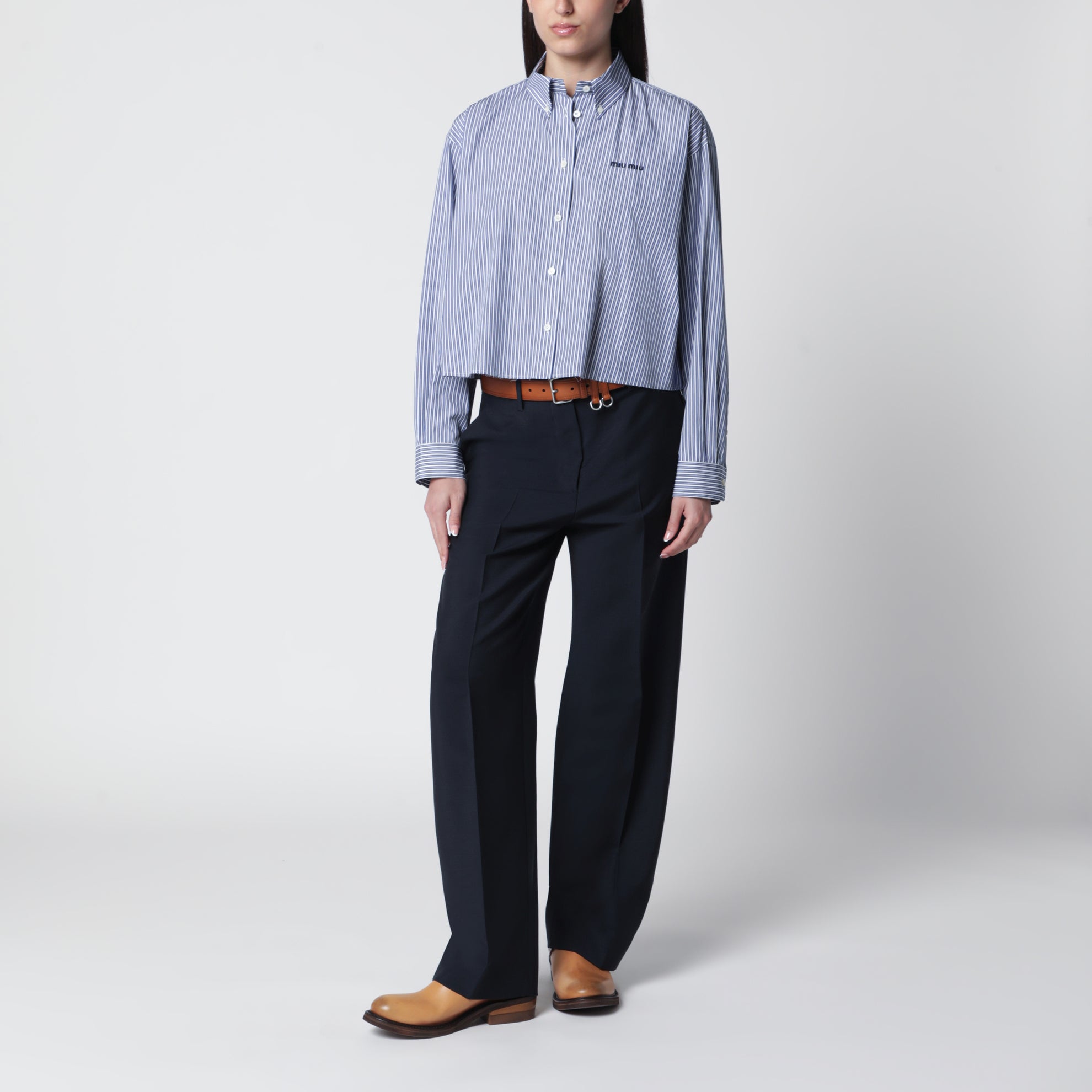 Camicia cropped a righe bianca/cobalto con ricamo logo