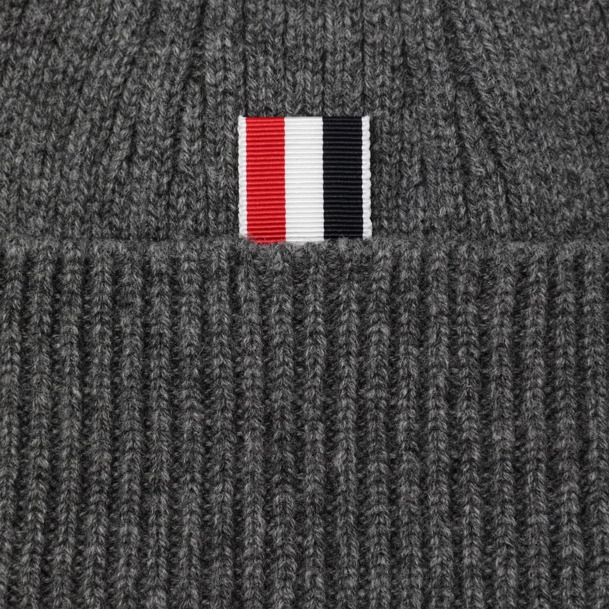 Berretto a coste in cashmere grigio